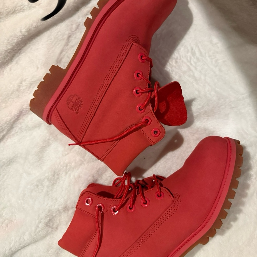 Woman’s timberland hot pink size 5